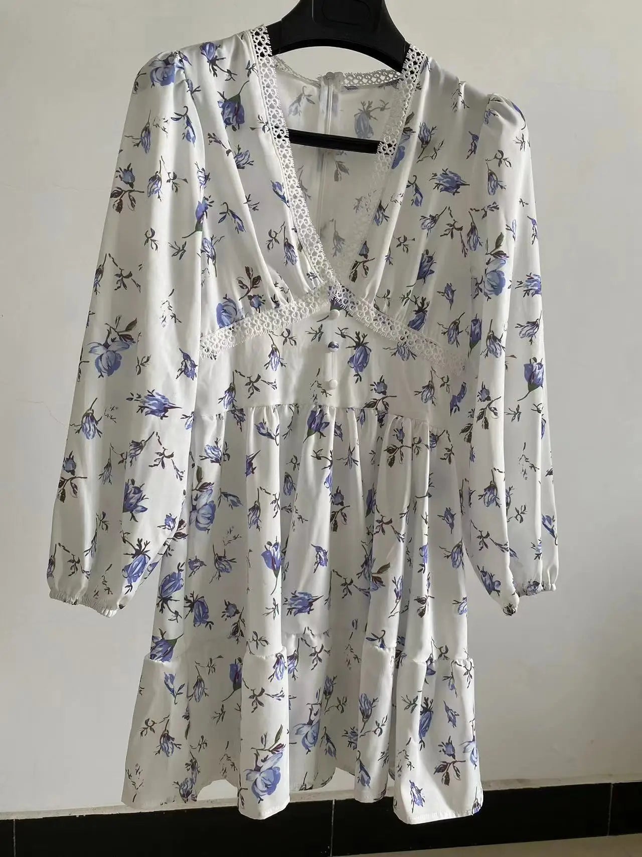 Women's Floral A-Line Mini Dress with V-Neck and Long Sleeves